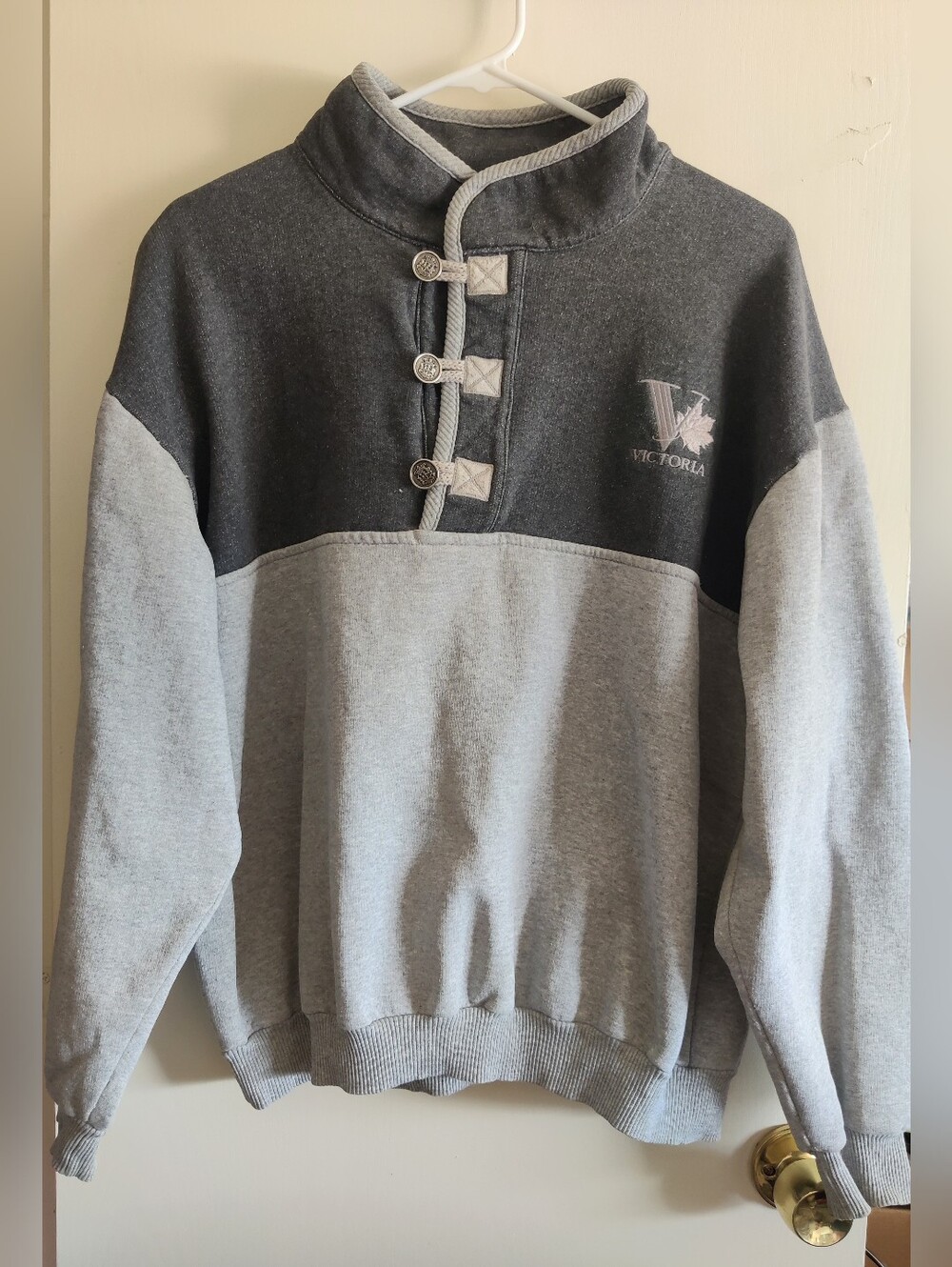 Victoria Canada Colorblock Mock Neck Pullover Sweatshirt